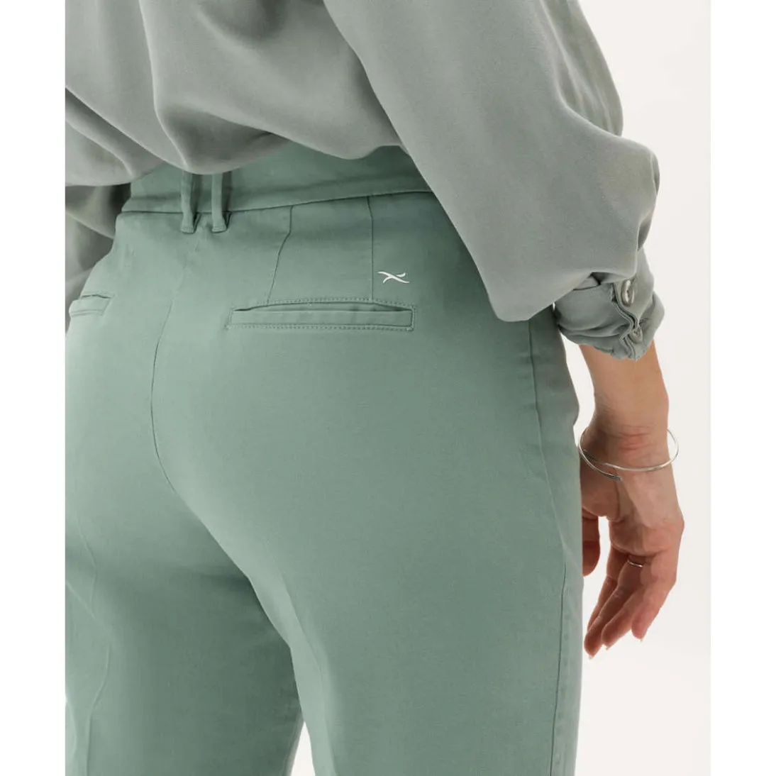 Brax Mara Crop Chino in Matcha 72-1458